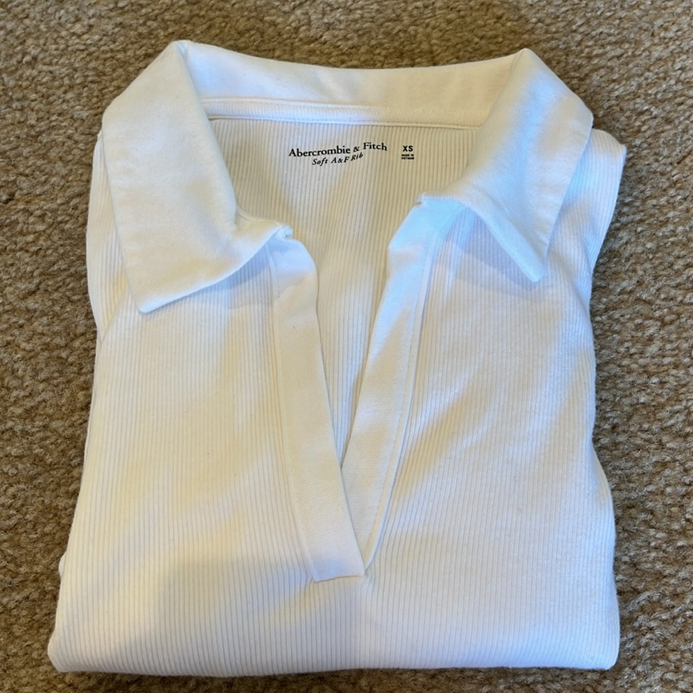 Abercrombie & Fitch white cotton ribbed cropped shirt. Long sleeve. Size XS.